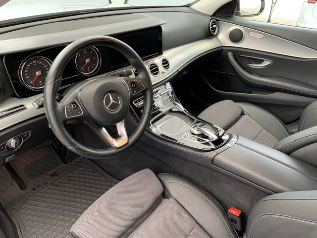 Fahrzeugabbildung Mercedes-Benz E 220  Td Avantgarde+LED+Comand+Spur+Kamera+AHK