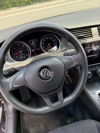 Volkswagen Golf - 11