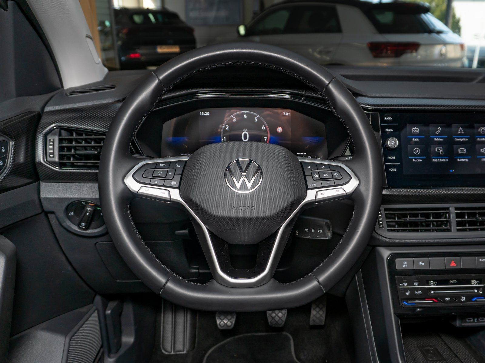 Fahrzeugabbildung Volkswagen T-Cross Life TSI *Cam*Navi*Sitzhzg*Einparkh*ACC*