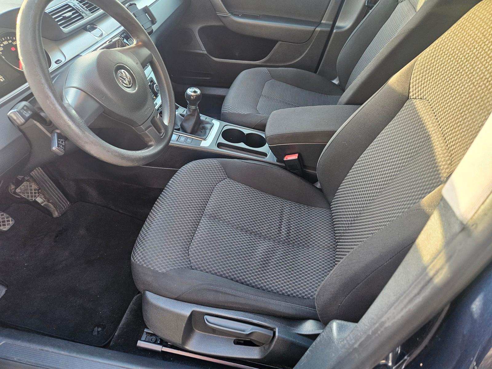 Volkswagen Passat 2011 — photo 11