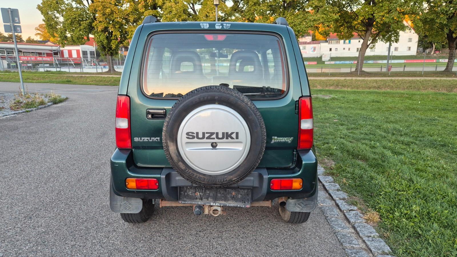 Suzuki Jimny 1.5 DDiS Comfort | 86 ch | BVM | Attelage | Vitres électriques | Rétroviseurs électriques