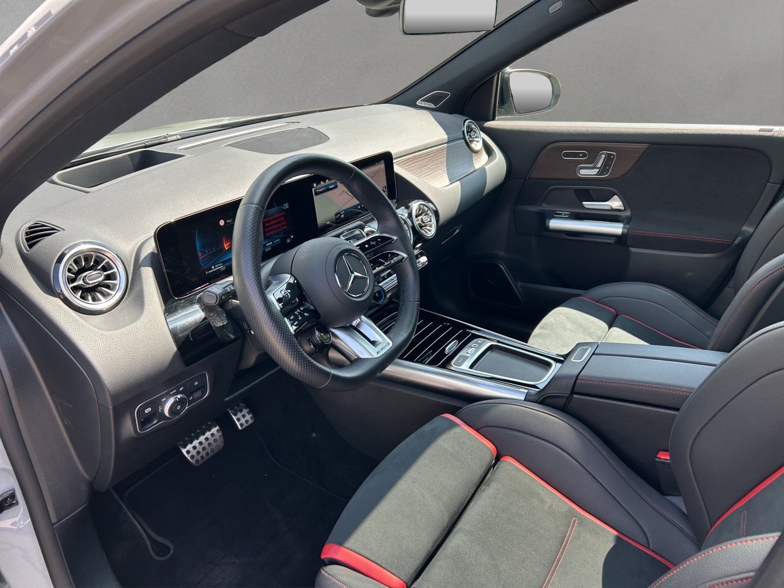 Fahrzeugabbildung Mercedes-Benz GLA35 AMG Prem+ DISTR Perf.Sitz AHK Standhz Burm