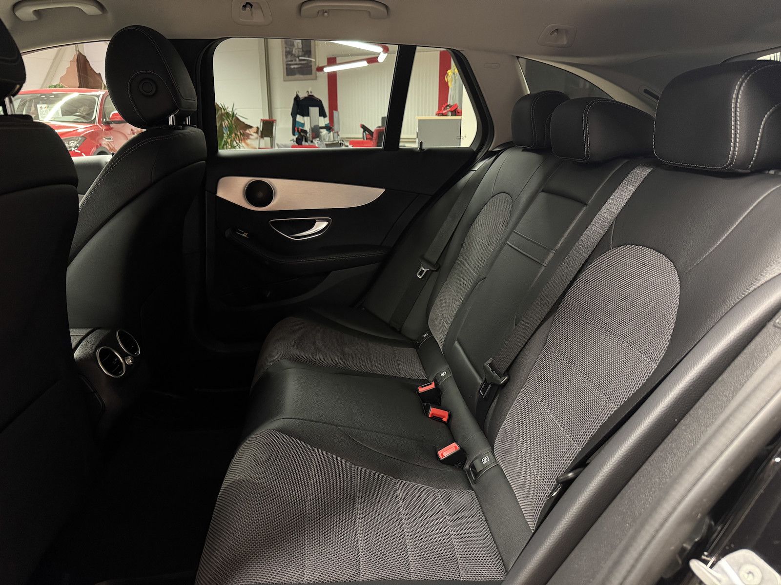 Fahrzeugabbildung Mercedes-Benz C 300 T Aut. /LED/HuD/Distro/Spur/VZE