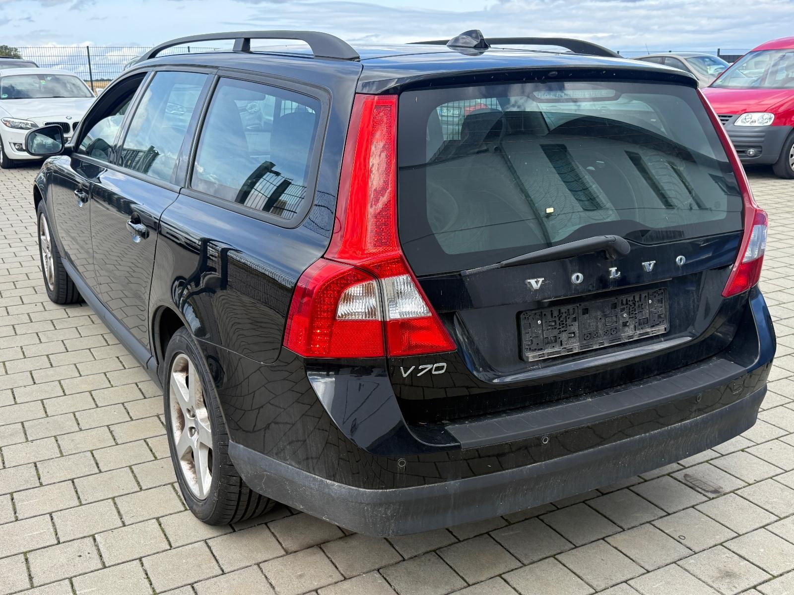 Volvo V70 2010 — interior