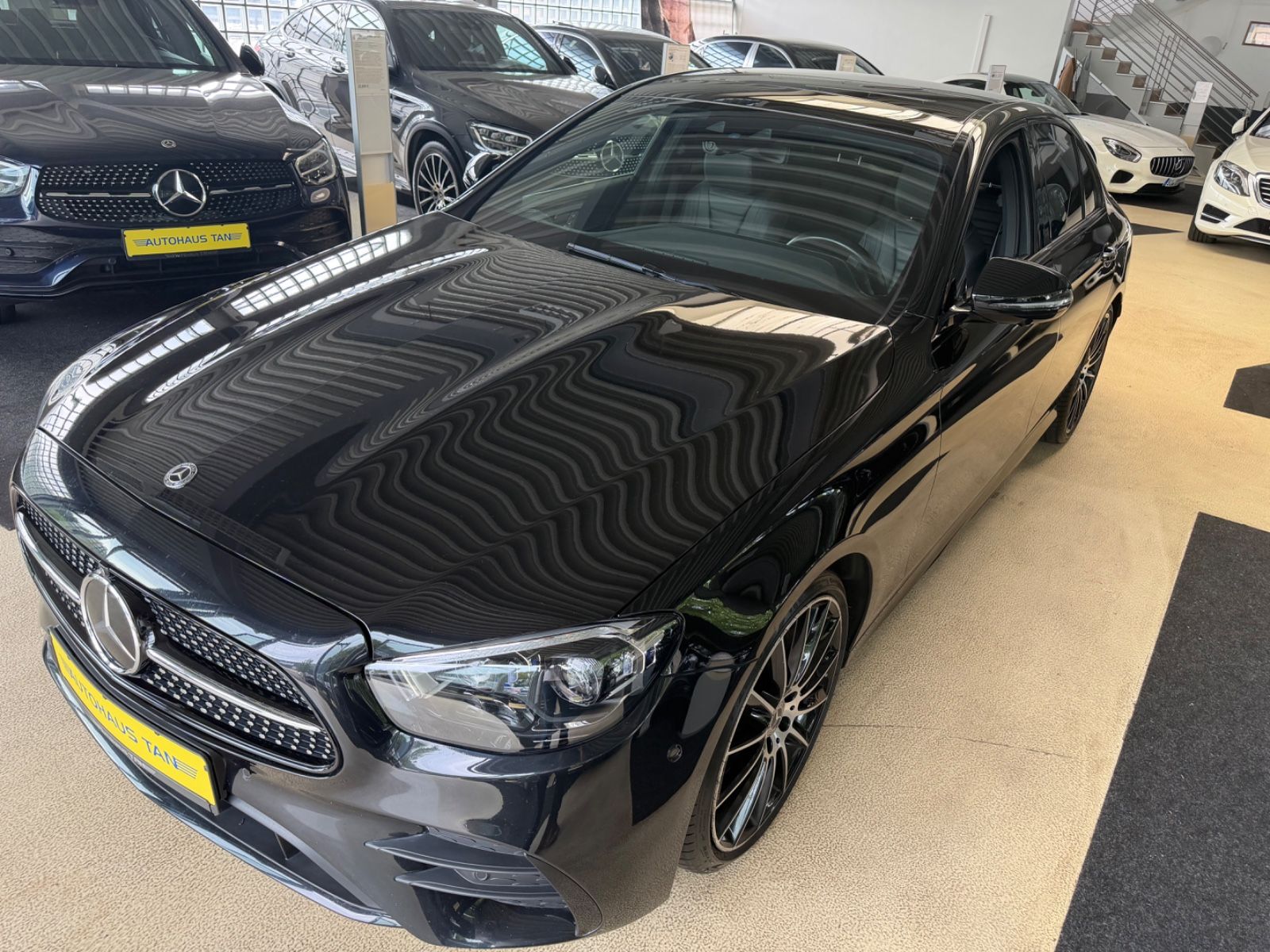 Fahrzeugabbildung Mercedes-Benz E 400 4Matic*AMG-Line*Burmester