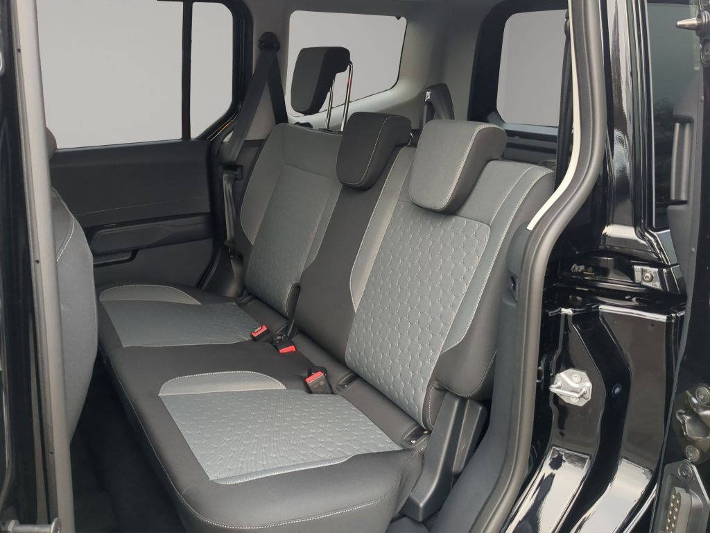Fahrzeugabbildung Ford Tourneo Courier Titanium Automatik