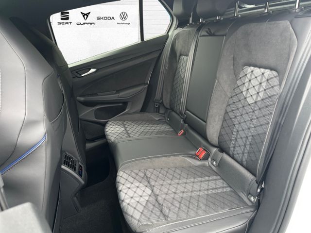 Fahrzeugabbildung Volkswagen Golf R-Line 1,5 l eTSI DSG KLIMA NAVI ALU
