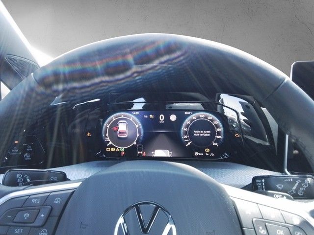 Fahrzeugabbildung Volkswagen Golf VIII EDITION 50 Matrix AHK PANO HUD Kamera