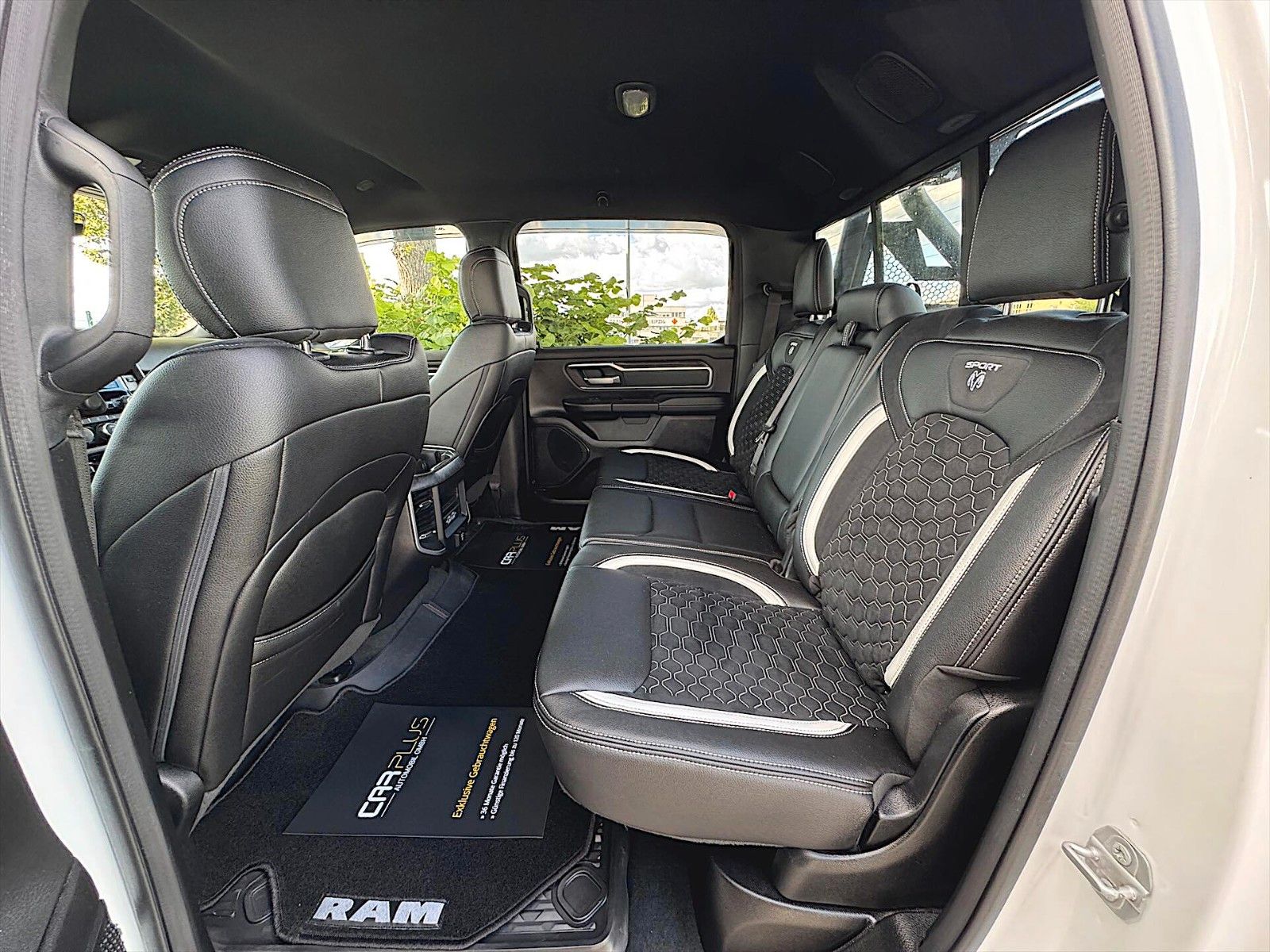 Fahrzeugabbildung Dodge RAM 5.7 V8 HEMI NightEdition Offroad 4x4 eTorque