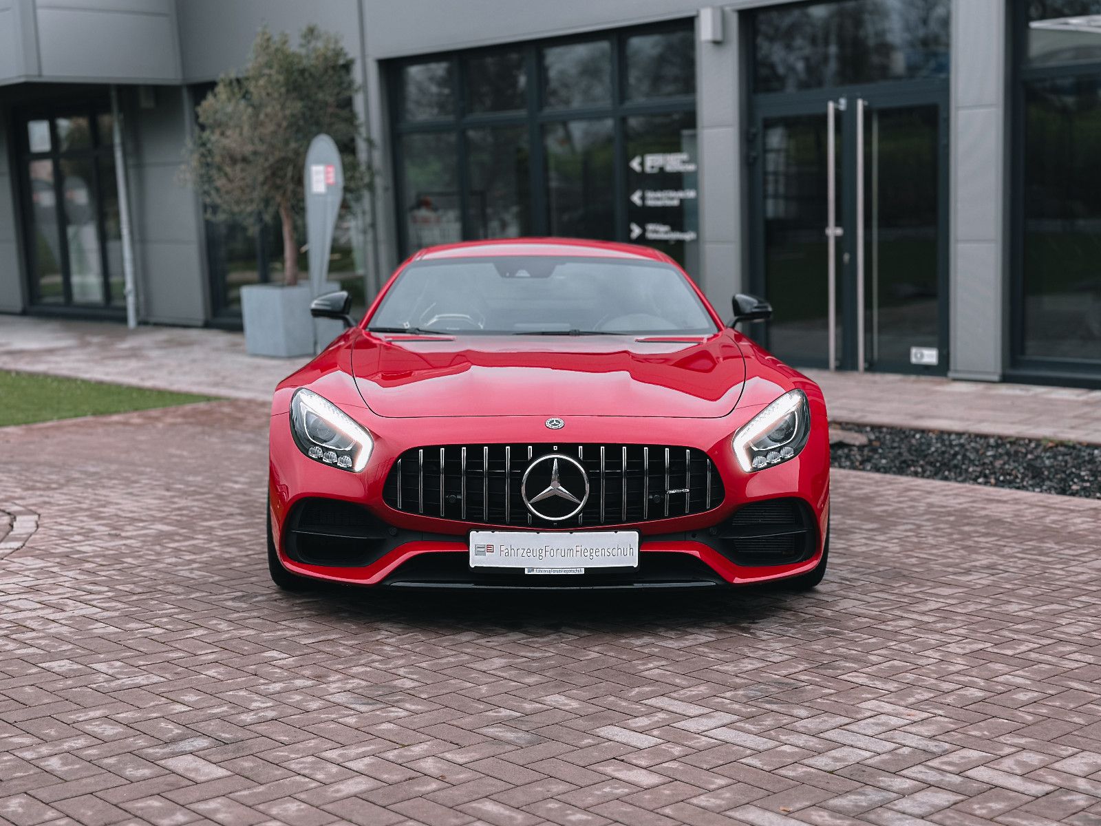 Fahrzeugabbildung Mercedes-Benz AMG GT S Coupe-Facelift-Burmester-LED