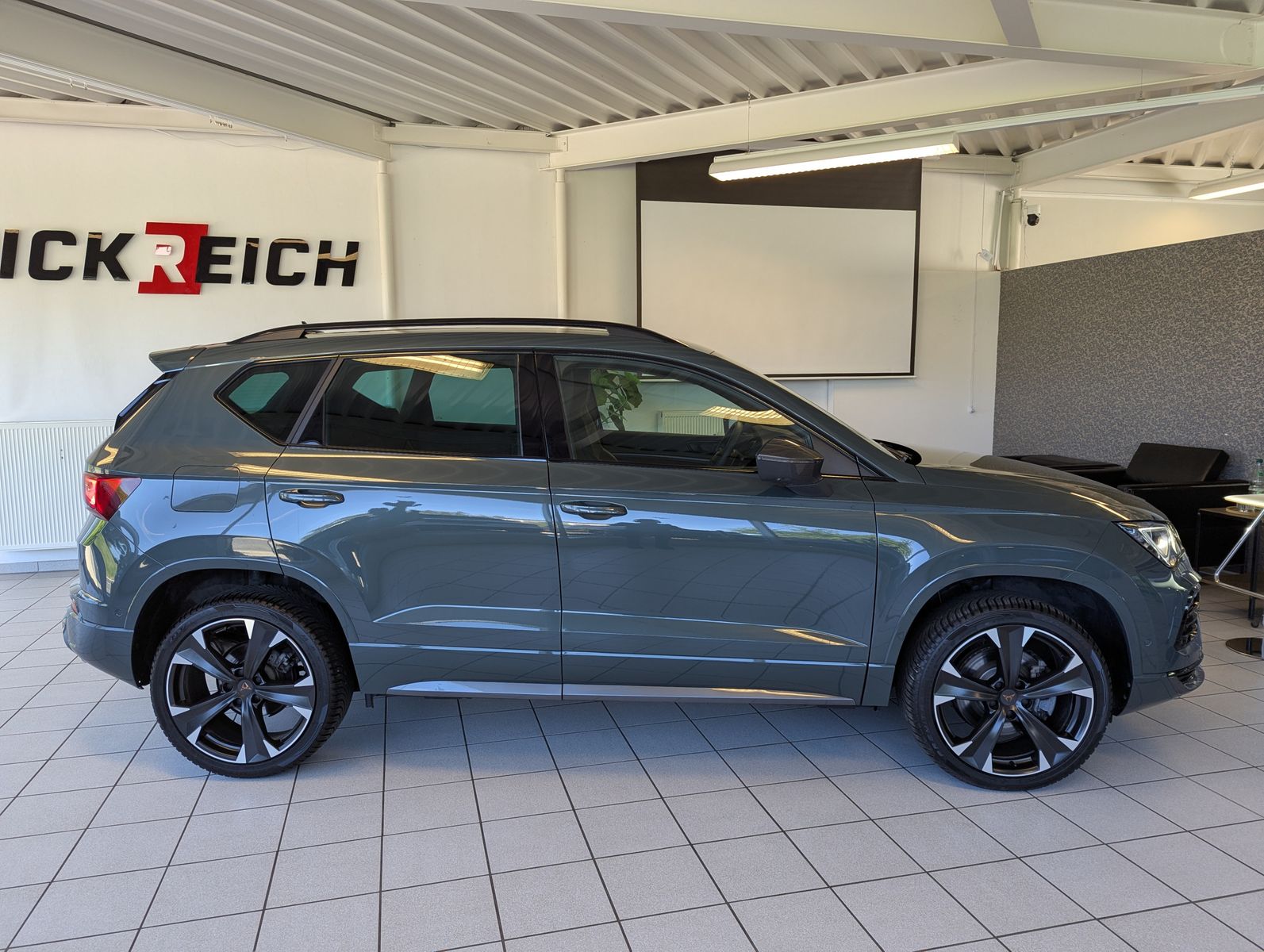 Fahrzeugabbildung CUPRA Ateca 1.5 TSI DSG Pano Memory ACC AHK-Vorb. 19"
