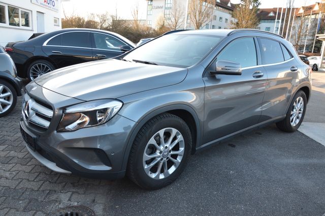 Mercedes-Benz GLA 180 STYLE*PDC*SHZ*TEMPOMAT*AHK*EASY-PACK*CAM