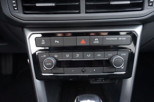 Fahrzeugabbildung Volkswagen T-Cross TSI Active DSG LED Navi AID ACC PDC SH