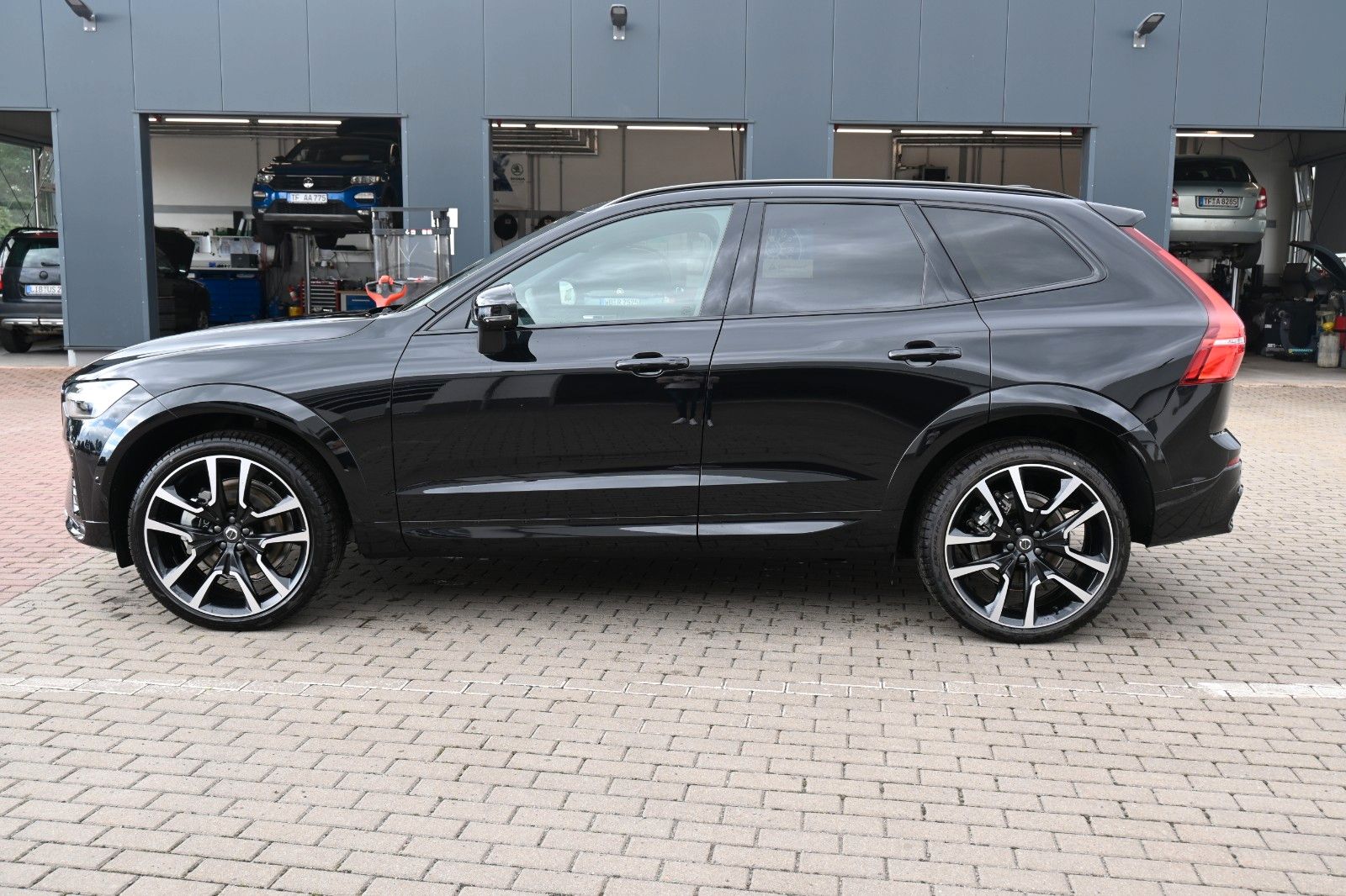 Fahrzeugabbildung Volvo XC60 B4 D AWD Ultimate Dark*STDHZG*360°*LUFT*ACC