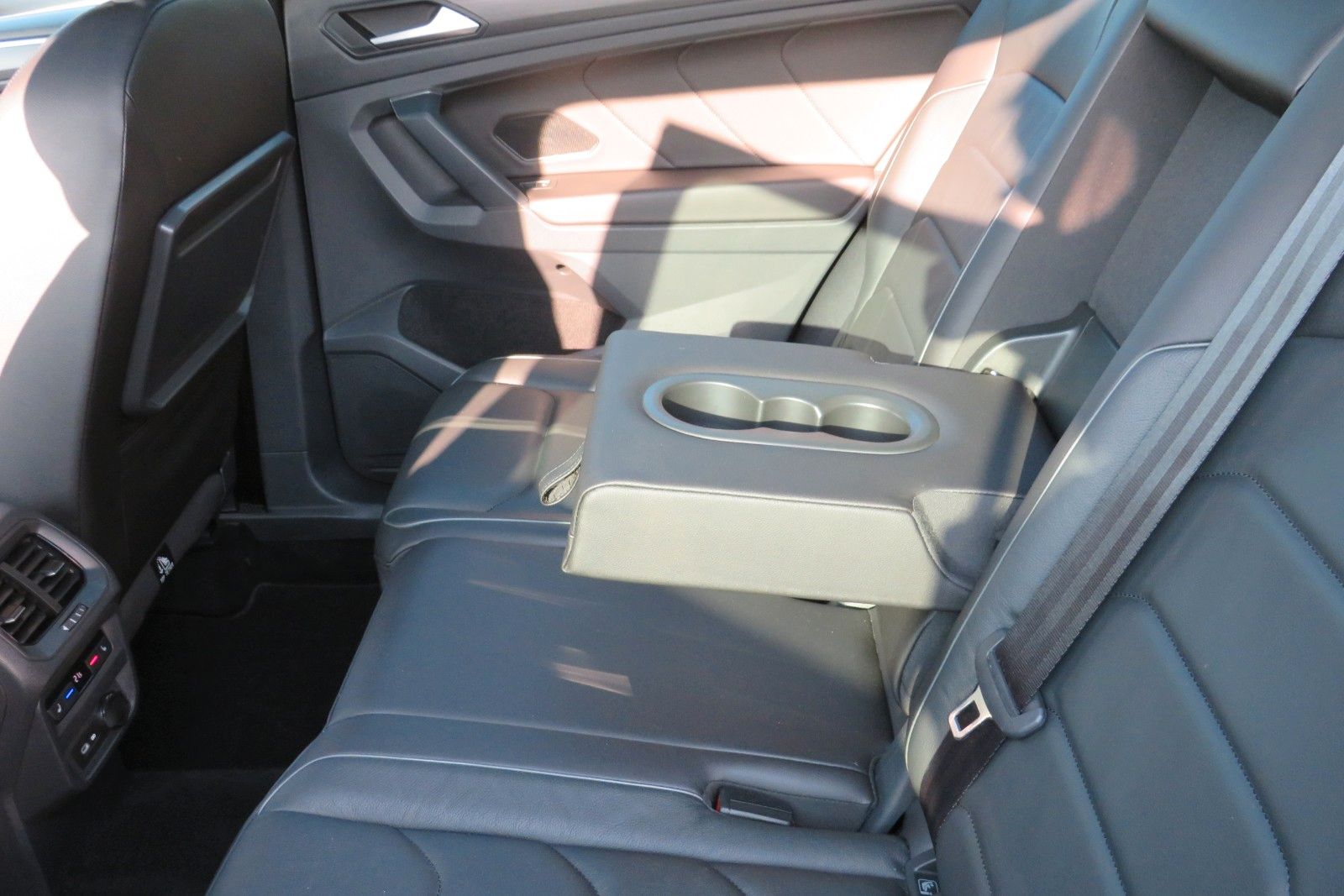 Fahrzeugabbildung SEAT Tarraco Xcellence PANO 7S ACC NAVI LEDER  LED
