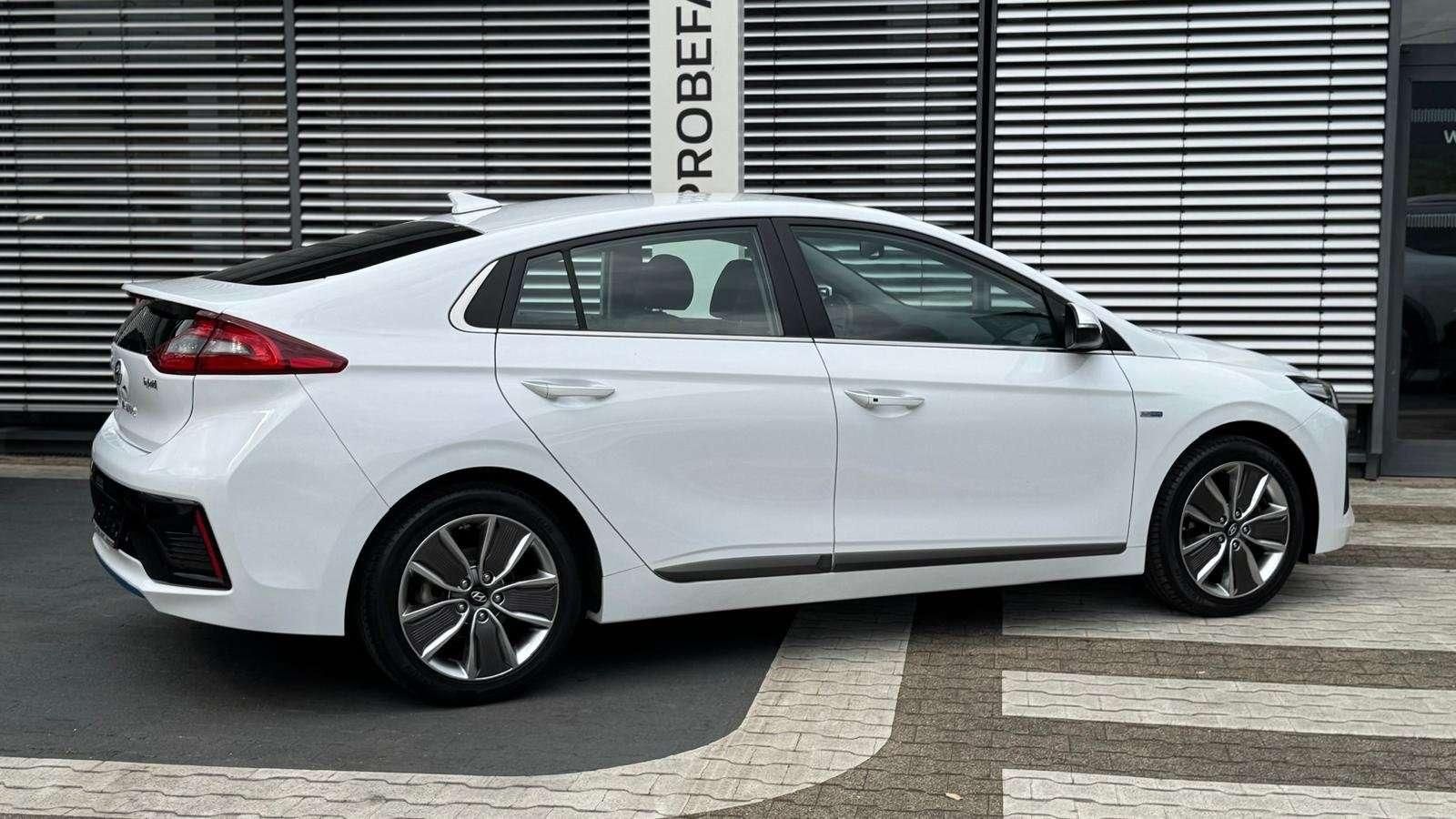 Fahrzeugabbildung Hyundai IONIQ Premium Hybrid