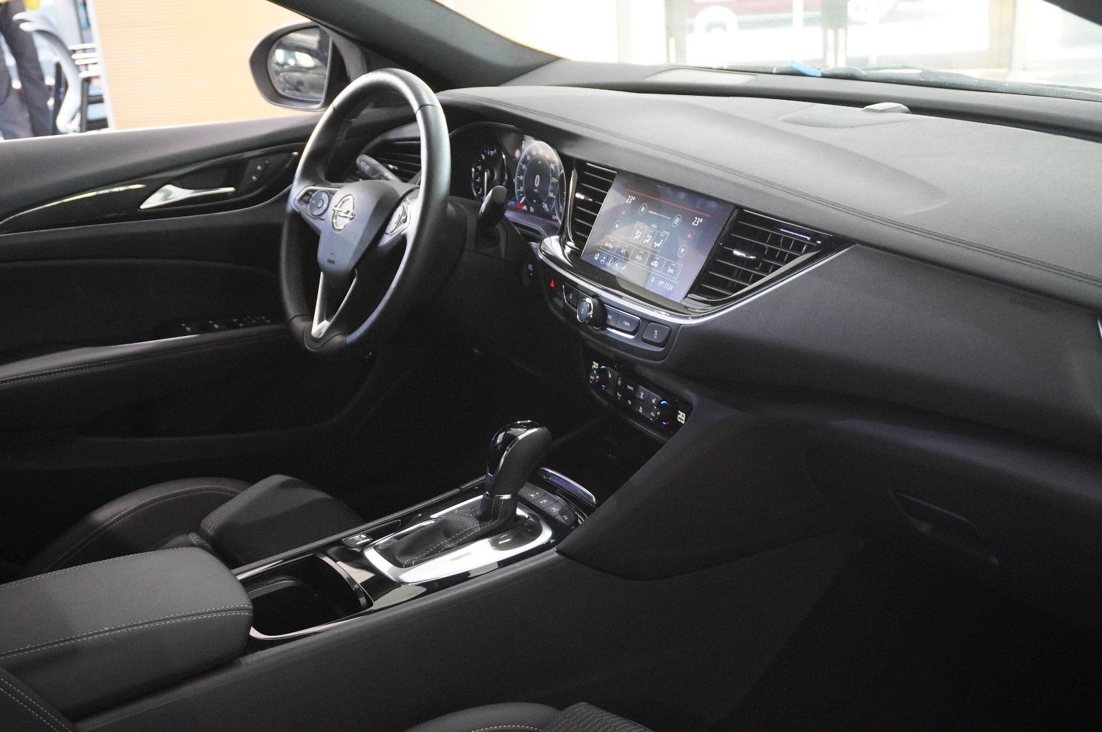 Fahrzeugabbildung Opel Insignia B ST 2.0D ELEGANCE NAVI/LED/KAMERA/DAB+