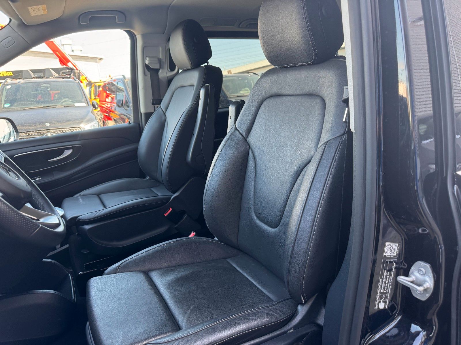 Fahrzeugabbildung Mercedes-Benz V 300 d AVA Extral AIRMATIC Stdheiz 360Kamera