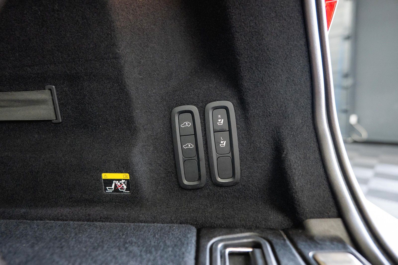 Fahrzeugabbildung Volvo XC60 R Design AWD | ACC | Pano | B&W | LED | 21`