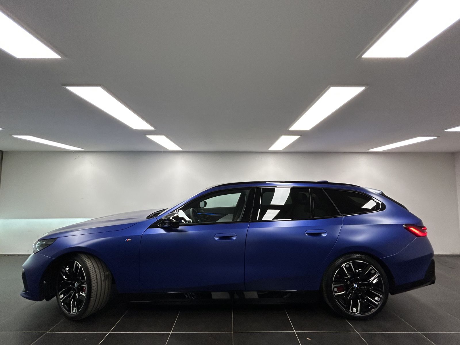 BMW i5 M60 xDrive Touring DAB LED Pano.Dach Bowser/W imagem 2