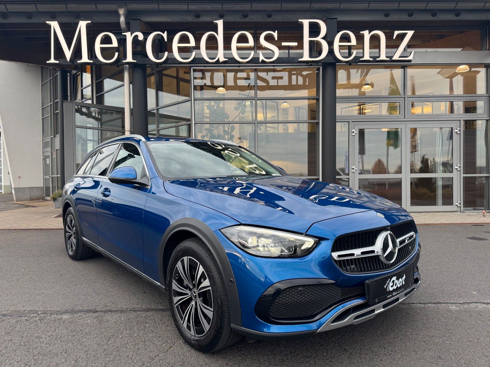 Fahrzeugabbildung Mercedes-Benz C 200 T All Terrain 4M+Ambiente+360+Augmented