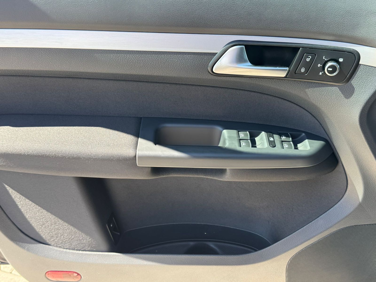 Fahrzeugabbildung Volkswagen Touran 2.0 TDI Cup PANO*BI-XENON*KLIMA*PDC*SHZ