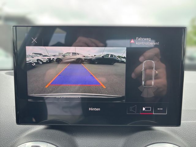 Q2 35 TFSI S line Matrix Kamera ACC CarPlay Sitz