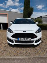 Ford Focus 2,0 EB ST Turnier ST 250 PS Leder Key Free - Ford: Firmenfahrzeug