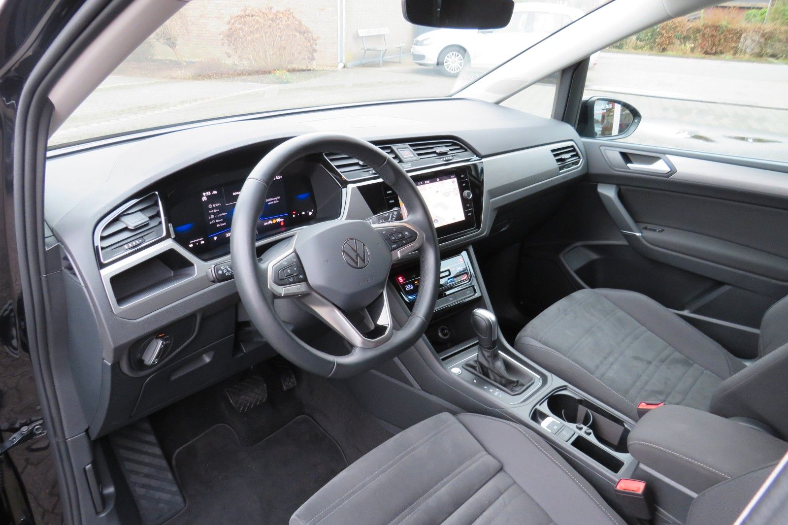 Fahrzeugabbildung Volkswagen Touran Comfort DSG AHK 7-SITZE KAMERA LED 1.H