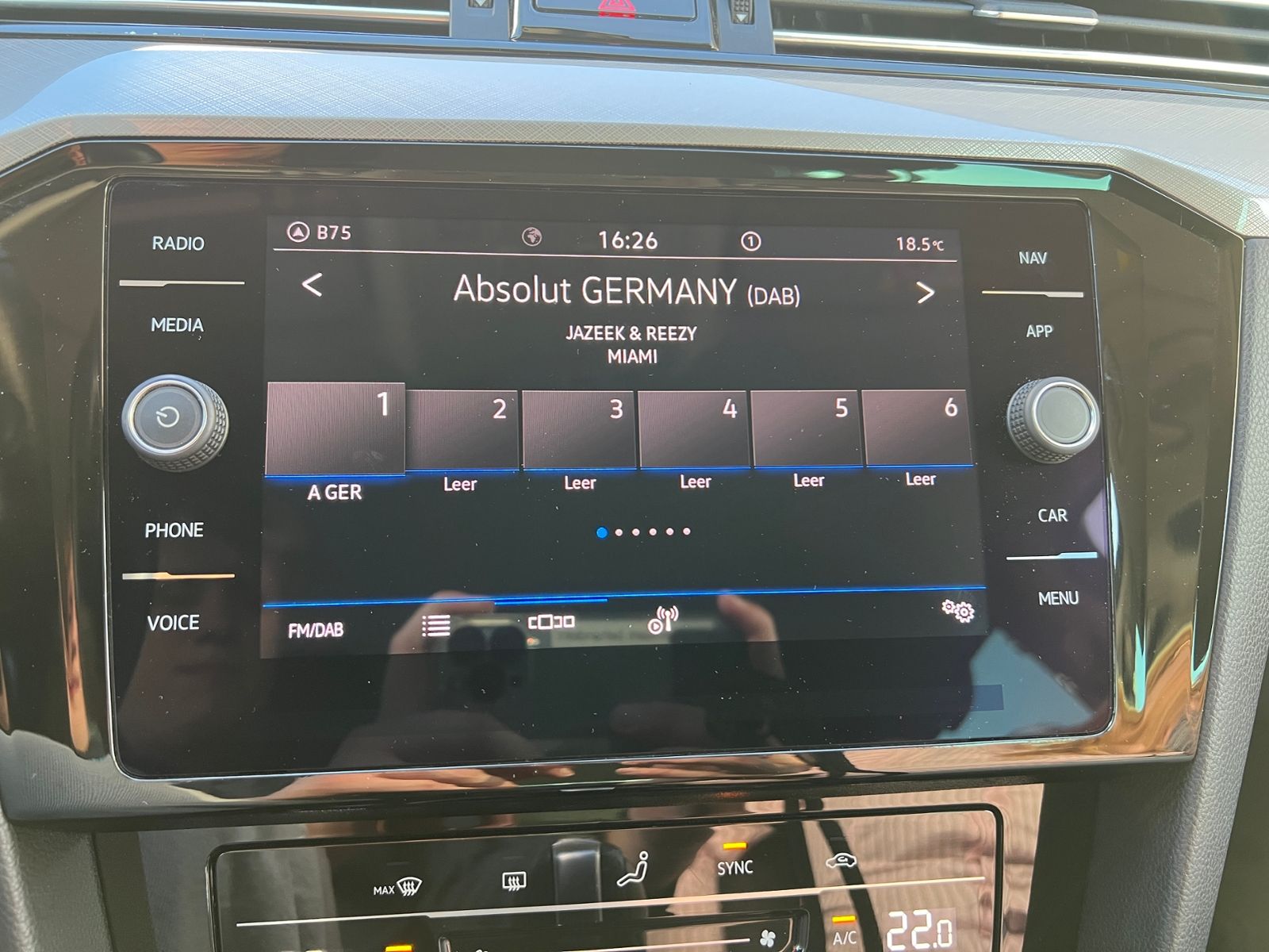 Fahrzeugabbildung Volkswagen Passat Variant Business 2.0 TDI DSG *AHK, LED, A