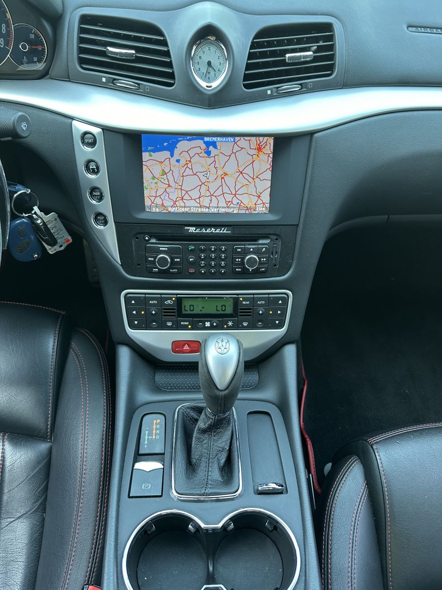 Fahrzeugabbildung Maserati GranTurismo S 4.7 V8 NAV+XEN+TEMPOMAT+2HD+20ZOLL