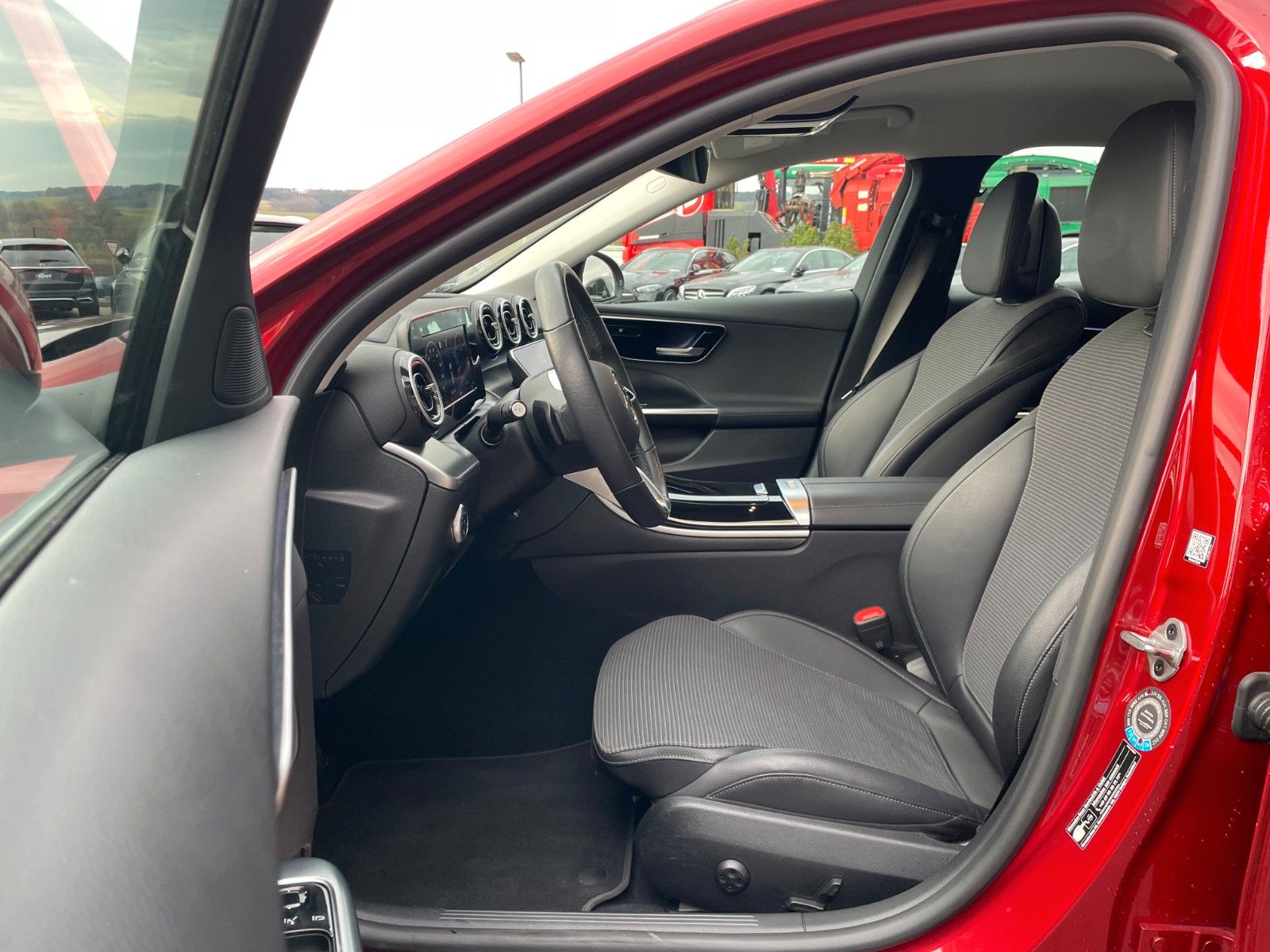 Fahrzeugabbildung Mercedes-Benz C 220 d AVANTGARDE AHK+HUD+DISTR+R-Kamera+Carpla