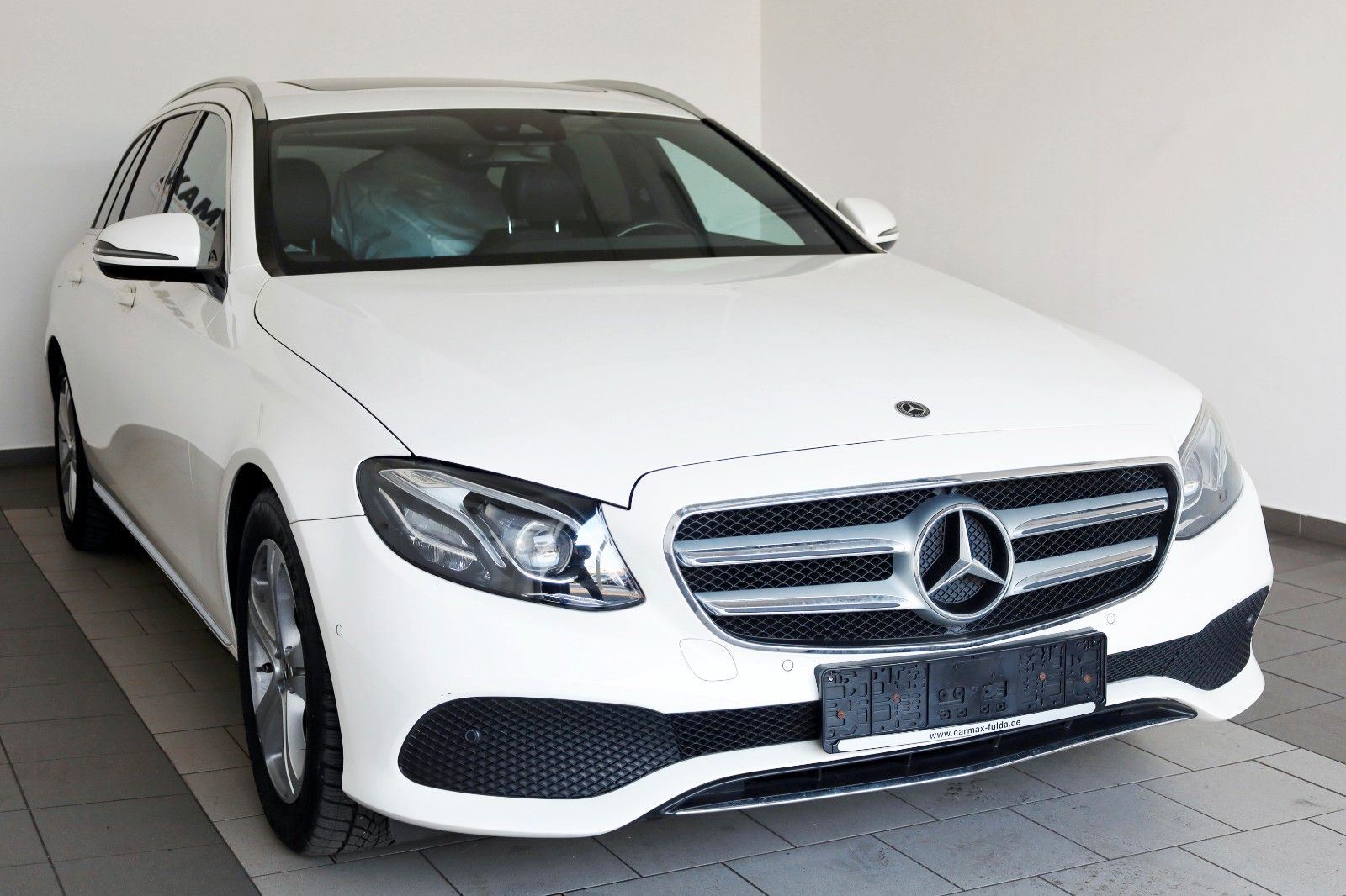 Fahrzeugabbildung Mercedes-Benz E 220d T T.Leder,Navi,LED,SD,Kamera,SH,PDC,SR+WR
