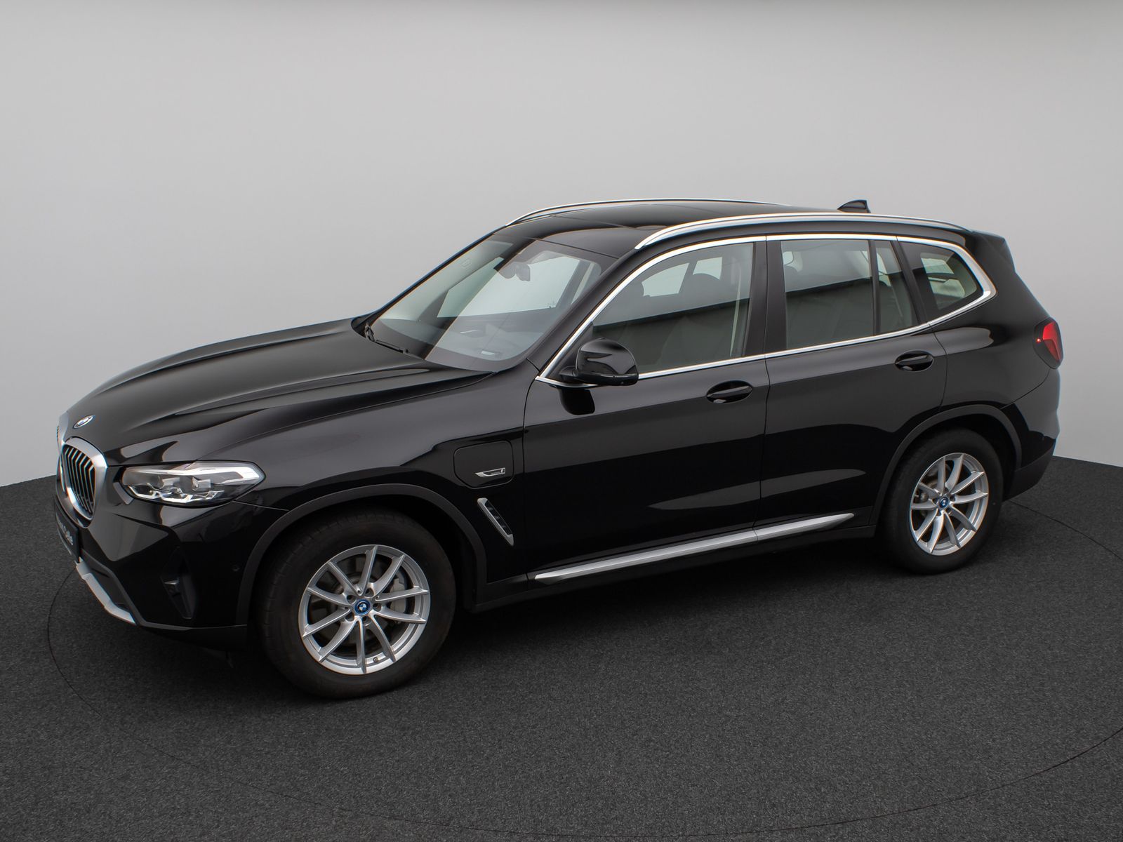 Fahrzeugabbildung BMW X3 xD30e Panorama 360° HUD DAB AHK Alarm Sport