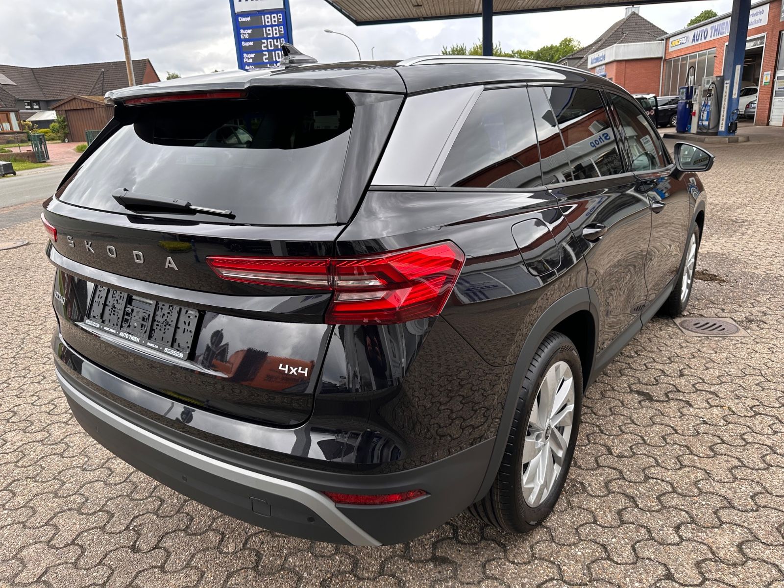 Fahrzeugabbildung SKODA Kodiaq 2.0 TDI 4x4 Selection AHK/7-Sitz/Navi/ACC