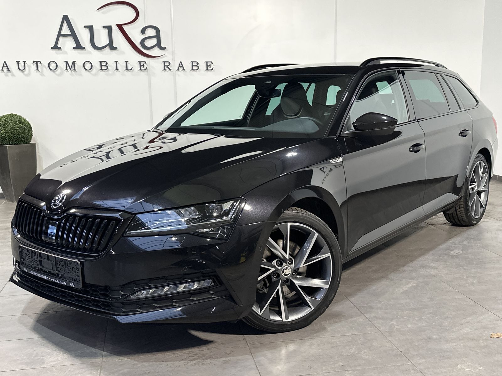 Fahrzeugabbildung SKODA Superb Combi Sportline NAV+LED+AHK+KAMERA+ACC+VC