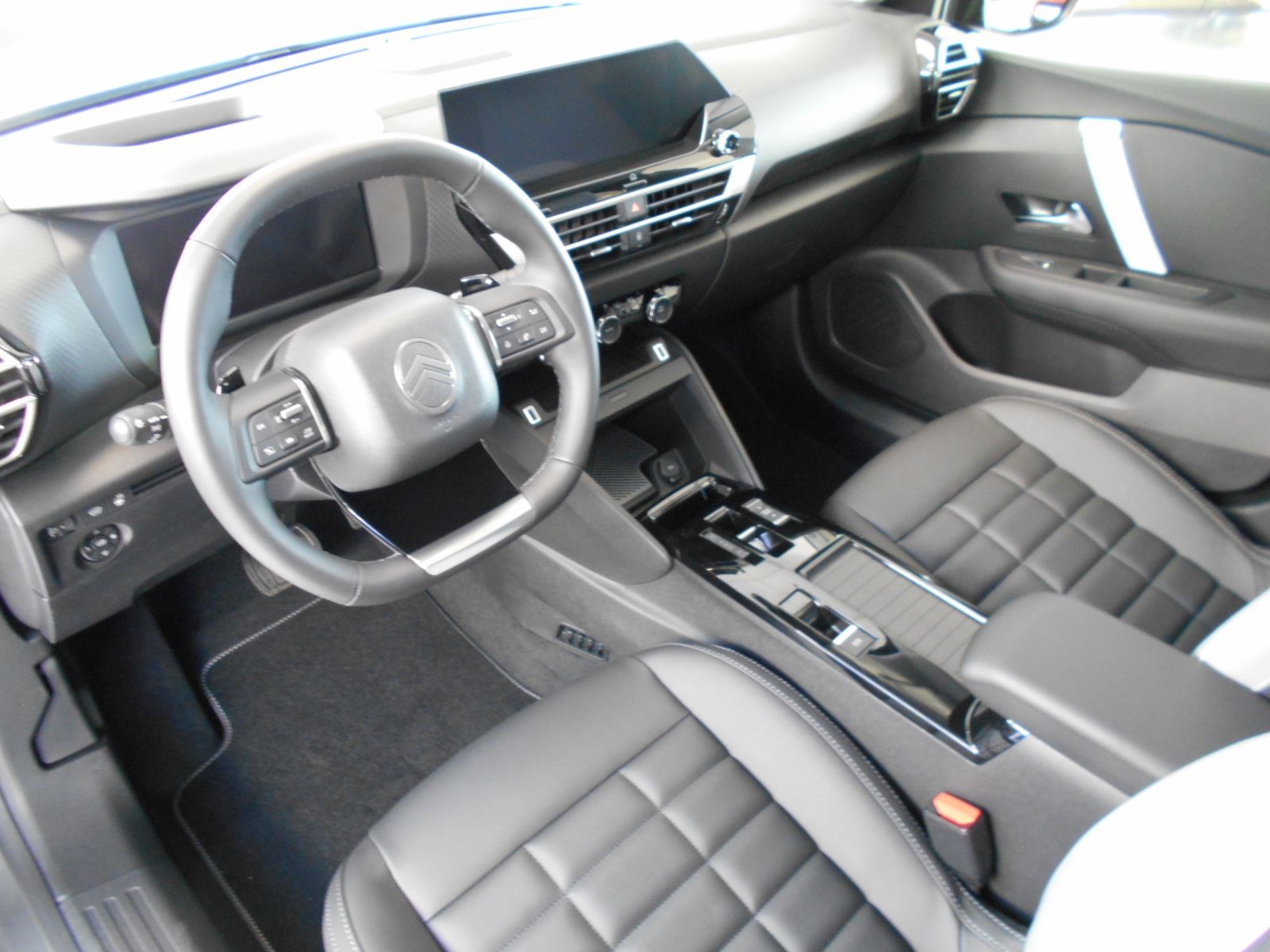 Fahrzeugabbildung Citroën C 4 Hybrid 136 e-DCS6 Max Facelift