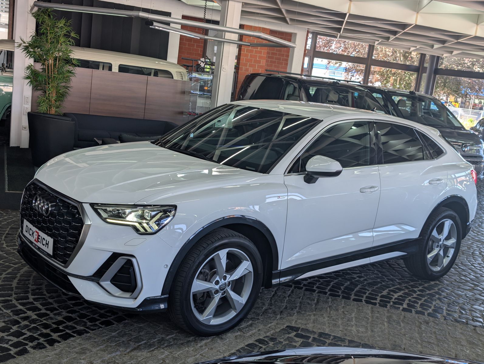 Fahrzeugabbildung Audi Q3 Sportback 40 TDI 3x S line LEDER ACC AHK 360°