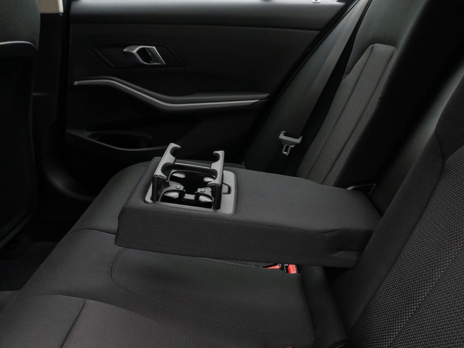 Fahrzeugabbildung BMW 318i HUD DAB CockPitPro PDC Geschwindigkeitsreg