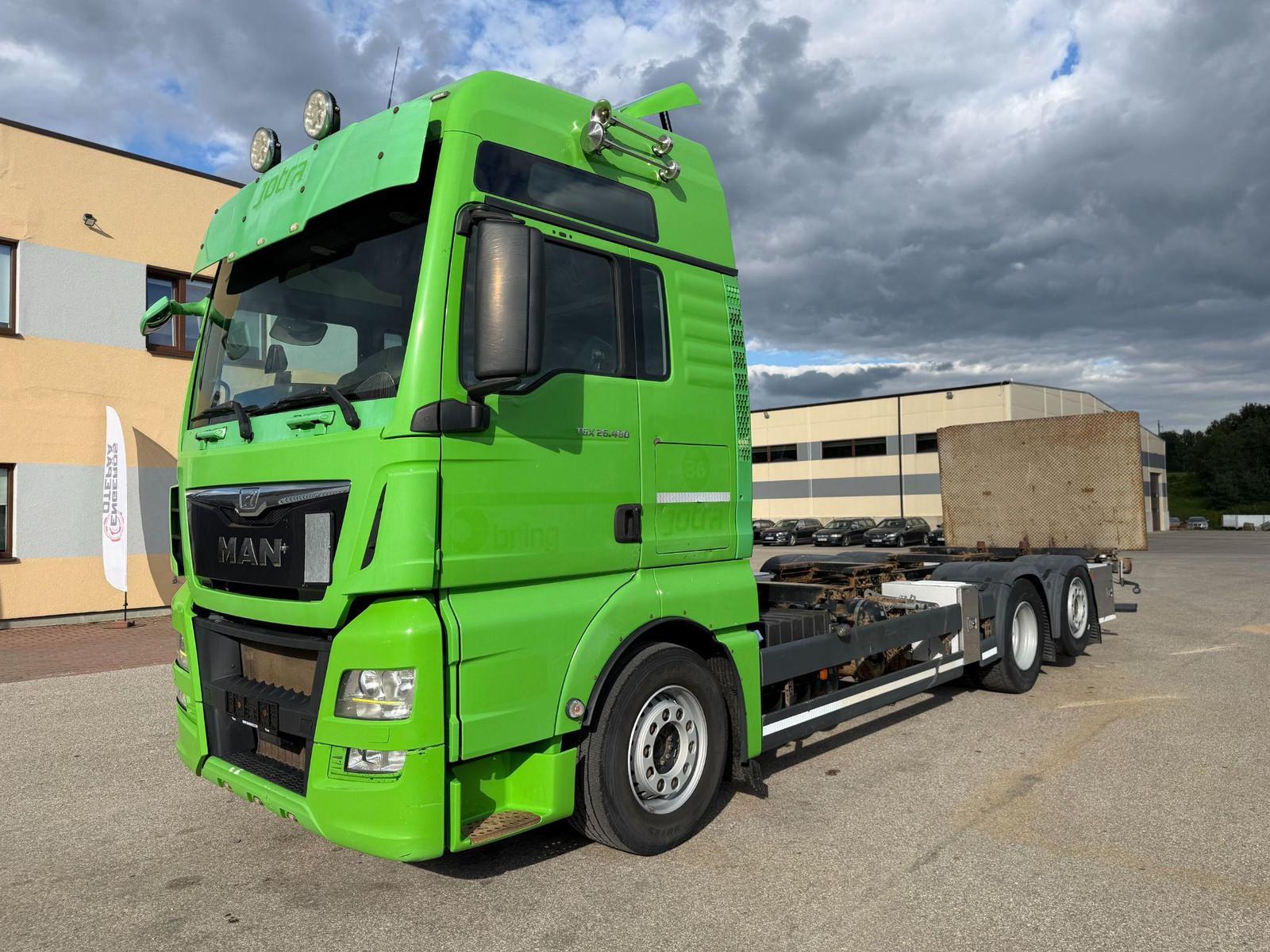 MAN TGX 26.480 6X2*4 EURO6 + RETARDER + BDF 20FT