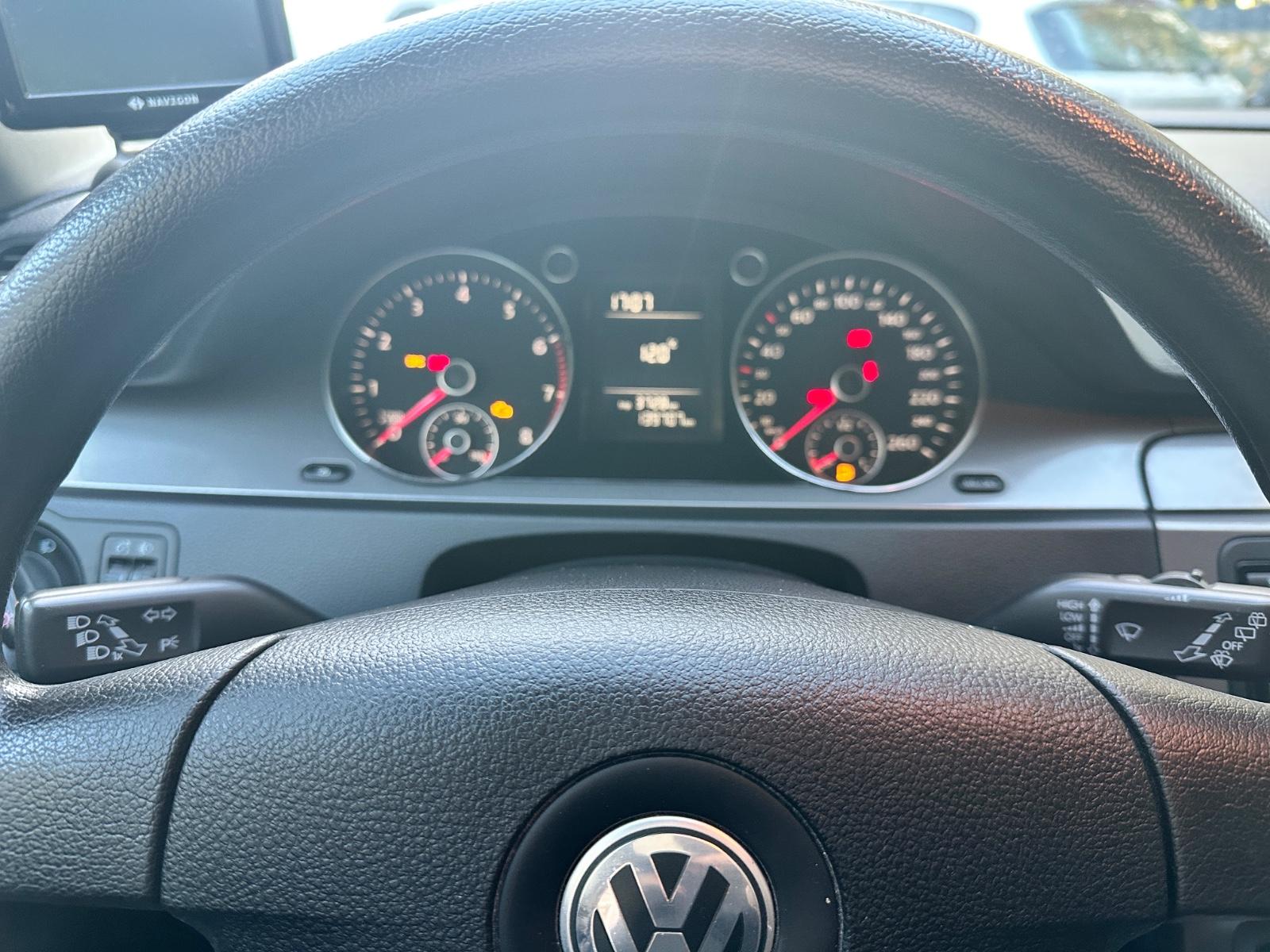 Volkswagen Passat 2010 — photo 16