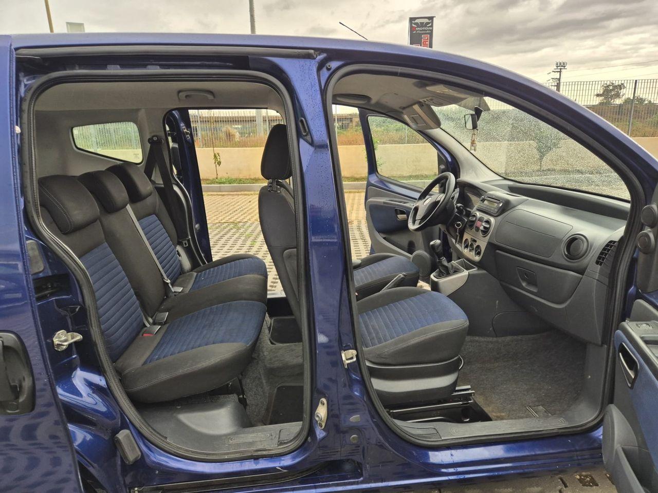 Fiat Qubo 2010 — вигляд ззаду