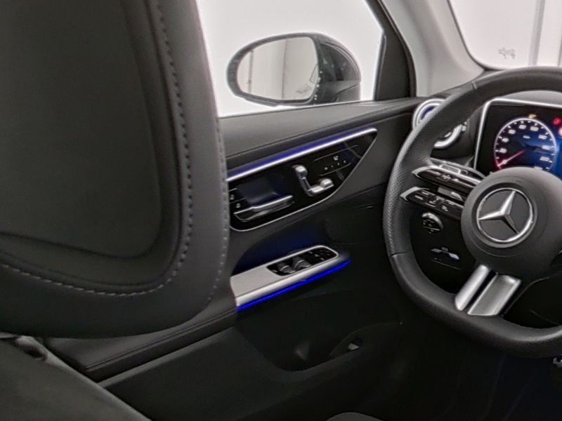 Fahrzeugabbildung Mercedes-Benz GLC 200 AMG*PANO*AHK*DISTRONIC*360°MEMORY*