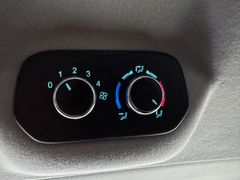 Fahrzeugabbildung Ford Transit Custom L2 Navi Sitzh Klima 2xTür AHK 1.H