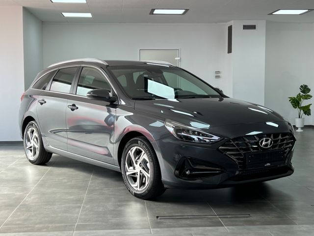 Hyundai i30 cw/Style/PDC/SHZ/LHZ/TEMP/LED/KAMERA/CARPLAY