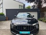 Maserati Levante S*TÜV NEU*1 HAND*DEUTSCHES AUTO*CARBON* - Maserati Levante in Essen