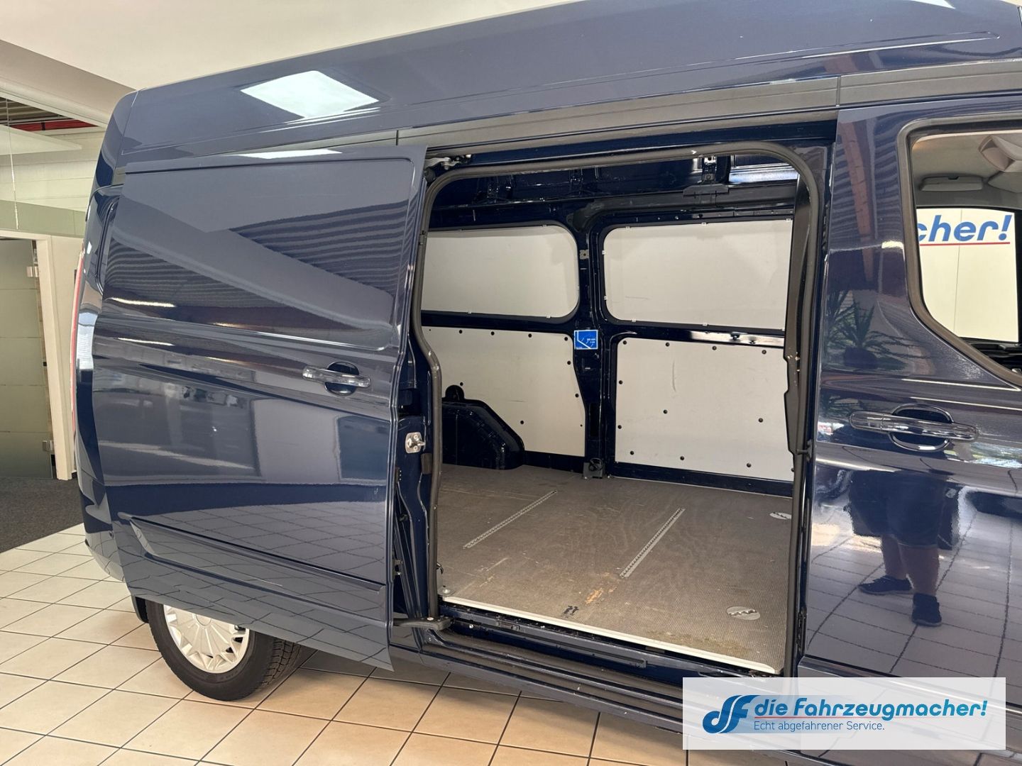 Fahrzeugabbildung Ford Transit Custom Kasten 320 L2H2 Limited StandHZG