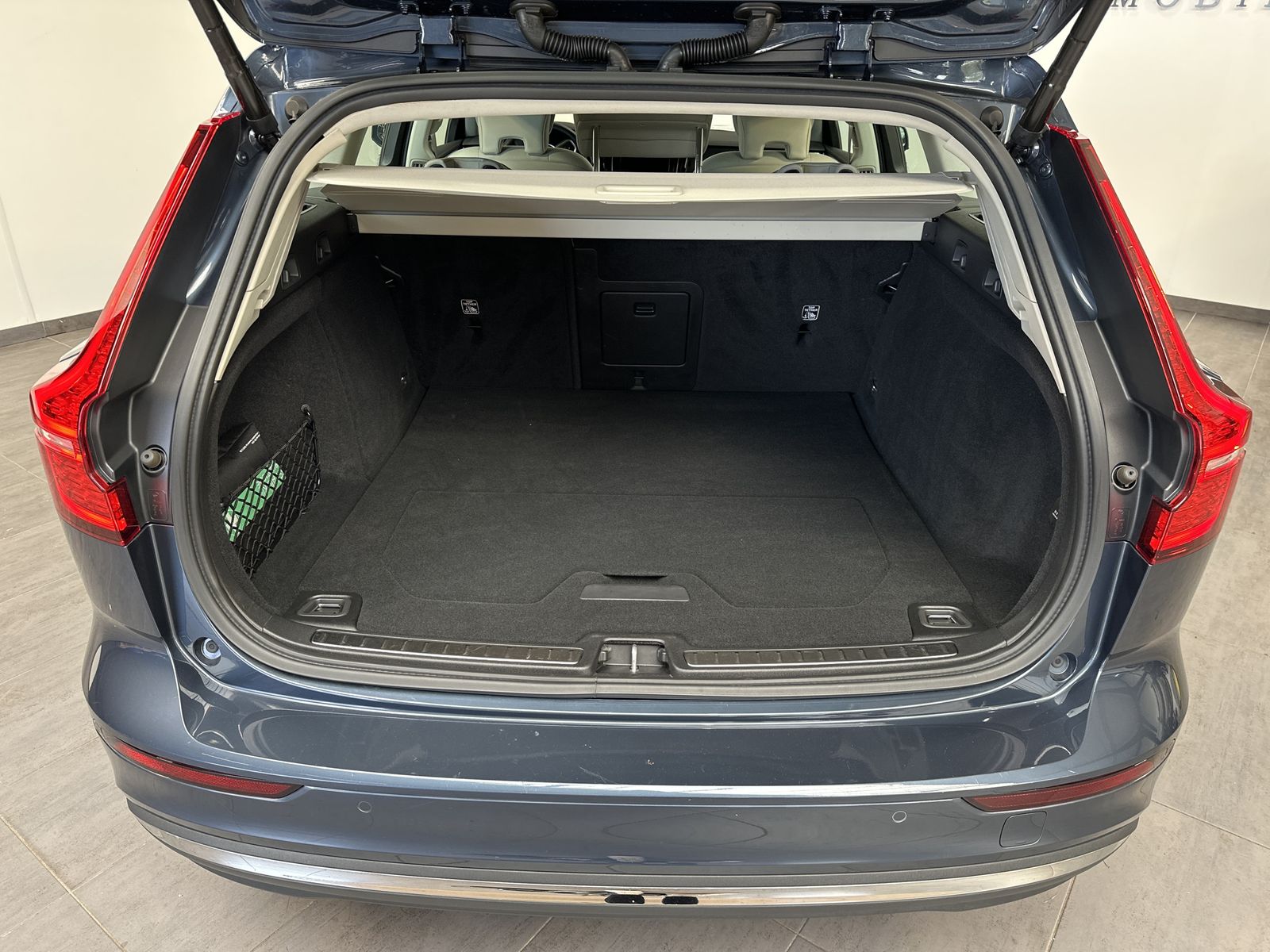Fahrzeugabbildung Volvo V60 T6 AWD Recharge Core NAV+LED+ACC+STHZG+18ZO