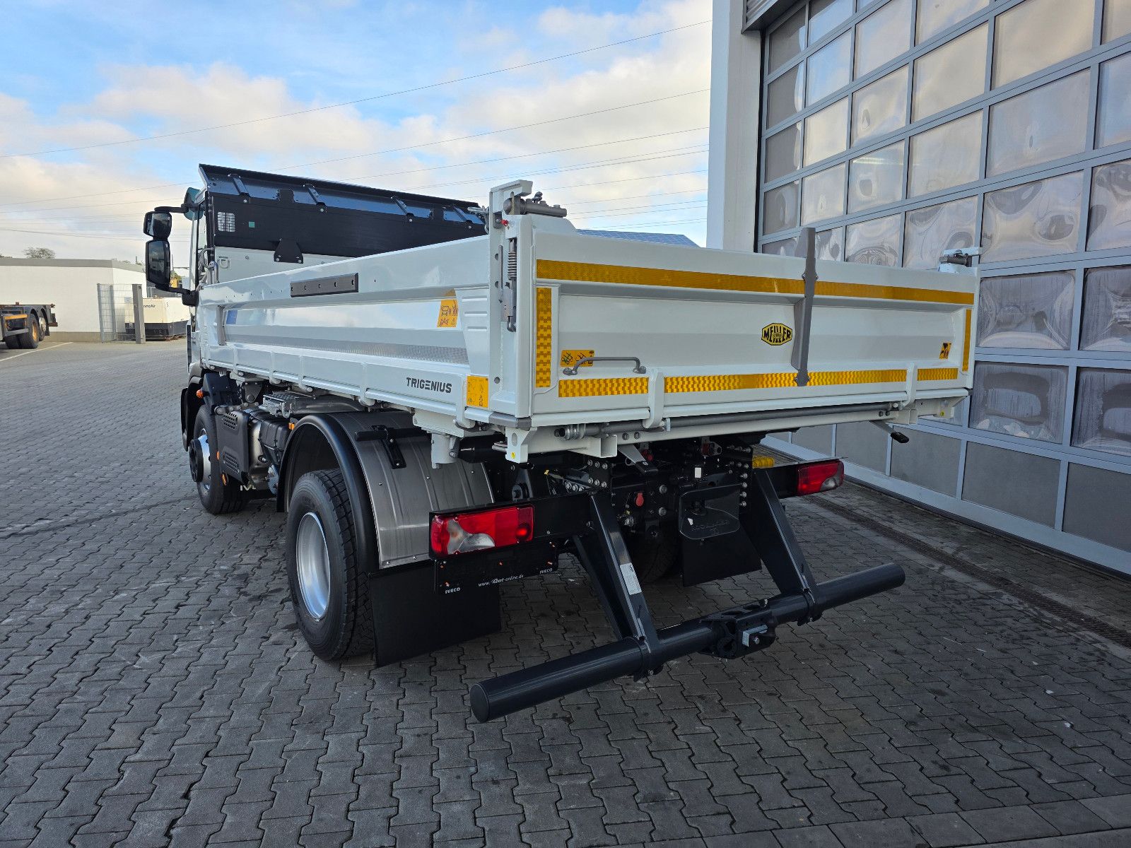 Fahrzeugabbildung Iveco Eurocargo ML160E32 4x2 Kipper, Klima, 2 x AHK