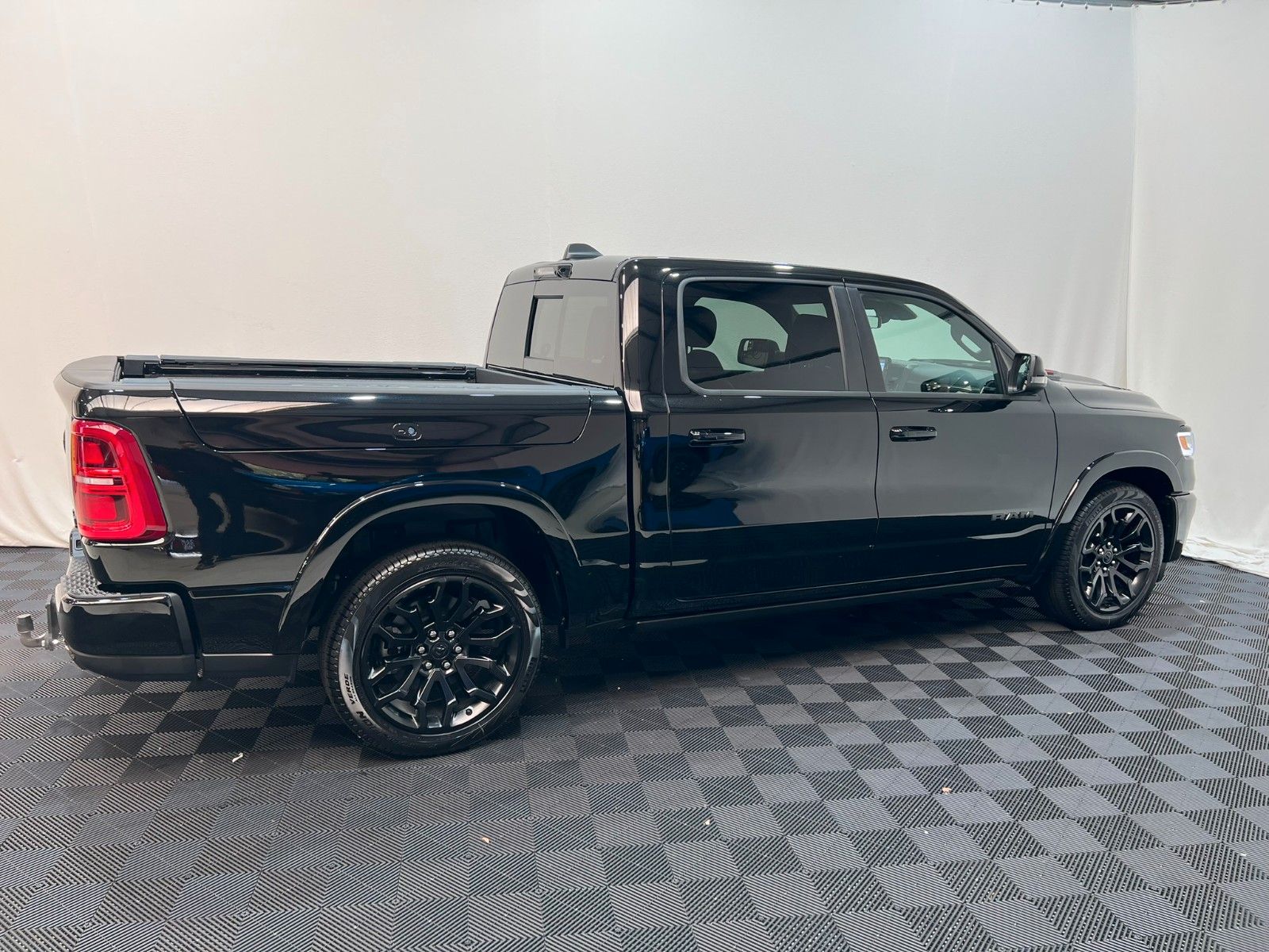 Fahrzeugabbildung Dodge RAM 1500 Limited Night  H/O 3.0L / MFT
